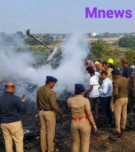 असम के जोरहाट एयरबेस पर भारतीय वायुसेना (IAF) का AN-32 परिवहन विमान लैंडिंग के दौरान दुर्घटनाग्रस्त हो गया। इस हादसे में वायुसेना के 5 जवान शहीद हो गए। दुर्घटना के बाद विमान में आग लग गई और मामले की जांच के लिए कोर्ट ऑफ इंक्वायरी के आदेश दिए गए हैं।