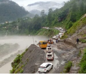 उत्तराखंड में भारी बारिश का अलर्ट: 11 जुलाई तक बहुत भारी बारिश की चेतावनी, देहरादून समेत पांच जिलों में स्कूल बंद